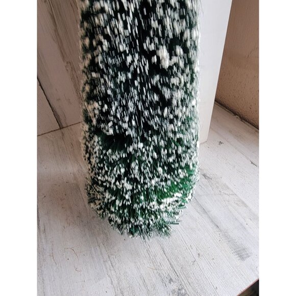 Dept 56 52329 frosted 22" spruce tree village accessory - Picture 6 of 8